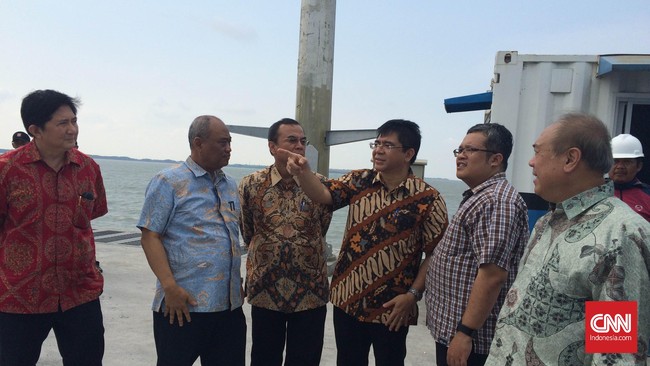 Kawasan industri hasil patungan Pelindo III dan AKR Corporindo diperkirakan bisa menyerap sampai 60 ribu tenaga kerja setelah penuh dihuni investor.