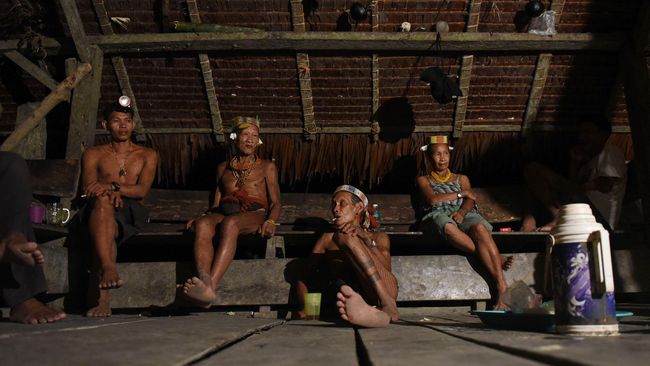 Dengan alasan perampingan kelembagaan, Presiden Jokowi tak mengabulkan permintaan pembentukan Satgas Masyarakat Adat yang disampaikan oleh AMAN.