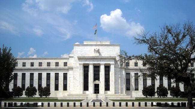 21 broker utama Wall Street berkeyakinan The Fed akan menaikkan suku bunga sampai 1,125 persen sepanjang 2016 mendatang.