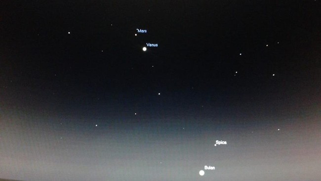 Venus, Mars dan Jupiter akan membentuk garis lurus sejajar dengan Bulan. (dok.Stellarium)