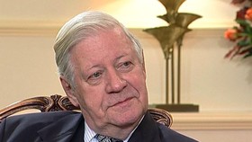 Mantan Kanselir Jerman Barat Helmut Schmidt Tutup Usia