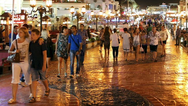 Sebuah kemungkinan baru tengah dijajaki kepolisian Mesir, yaitu dugaan keterlibatan staf hotel di Kota Sharm el-Sheikh dalam peristiwa tersebut.
