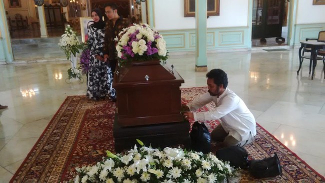 Gusti Nurul Kamaril wafat di Bandung dalam usia 94 tahun akibat sakit dan akan dimakamkan di pemakaman keluarga Mangkunegaran.