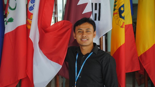Goris Mustaqim, pemuda asal Garut pelopor social entrepreneurship yang percaya pembangunan bangsa berawal dari desa yang maju.