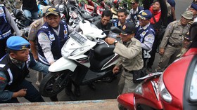 Ahok Akan Denda Motor Parkir Sembarangan Rp250 Ribu