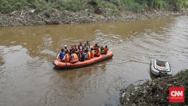 Sejumlah organisasi lingkungan menyomasi empat gubernur di Jawa terkait pencemaran empat sungai besar di pulau dengan penduduk terpadat di Indonesia itu.