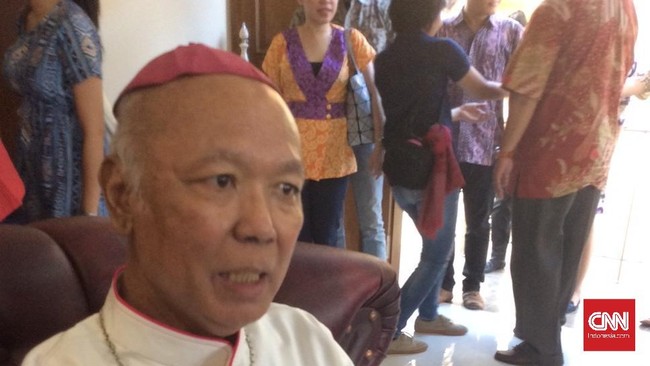 Gubernur Jawa Tengah Ganjar Pranowo mengaku almarhum malah mengajaknya selfie ketika dijenguk di rumah sakit.