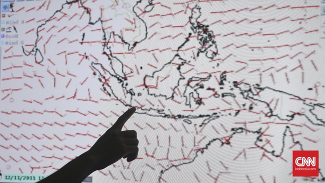 Satelit komunikasi akan dipakai untuk menyalurkan akses Internet ke pelosok, mengingat tak semua wilayah bisa dijangkau oleh jaringan serat optik Palapa Ring.