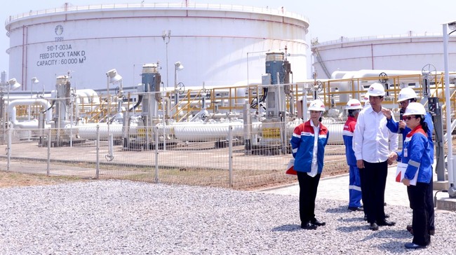 Pertamina mengaku akan menambah kepemilikan saham di PT Tuban Petrochemical Industries agar aset yang dimiliki anak usaha TPPI bisa dijadikan kawasan petrokimia