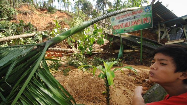 Pemerintah Siapkan Rp150 Miliar untuk Banjir dan Longsor Menko Bidang Pembangunan Manusia dan Kebudayaan Puan Maharani telah meminta BNPB untuk rapat koordinasi dengan gubernur antisipasi banjir dan longsor.