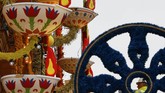 Gegap Gempita Perayaan Diwali di Leicester Sejak selepas pukul lima sore, keriaan meronai seruas Leicester, Inggris, saat perayaan Tahun Baru Hindu, Diwali, kemarin (11/11).