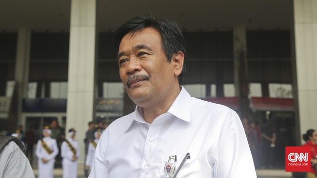 Djarot enggan mengomentari perihal peluang Risma terpilih sebagai calon gubernur dari PDI Perjuangan pada Pilkada DKI Jakarta 2017.