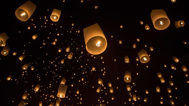 Ribuan lampion yang diterbangkan ke langit dikhawatirkan bisa mengganggu penerbangan.