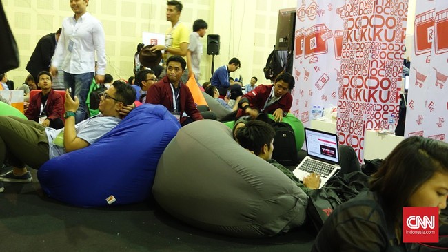 Hujan investasi mengguyur startup teknologi dunia tak terkecuali Indonesia, pada 2018 sekitar seperempat dari total investasi di Indonesia mengalir ke startup.