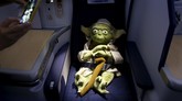 Star Wars 'Mendarat' di Negeri Singa Pesawat bertema Star Wars dari maskapai All Nippon Airways (ANA) mendarat di Bandara Changi, Singapura. Pesawat itu akan dipamerkan pada 12-14 November 2015.