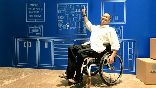 CEO GE Indonesia, Handry Satriago melawan segala keterbatasan hingga mencapai posisi puncak. Modalnya adalah keberanian dan kemauan belajar terus menerus.