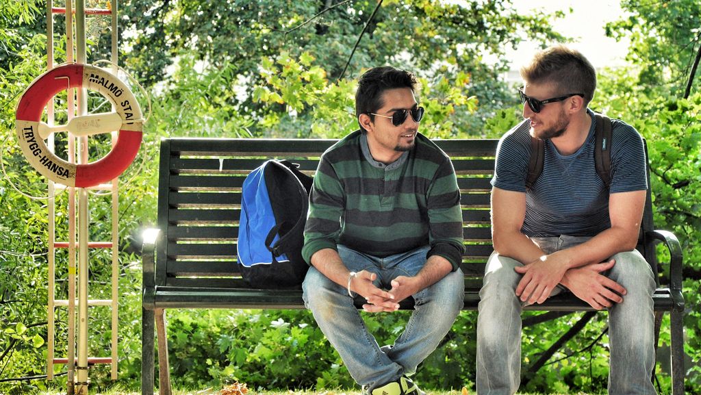 Suka Oversharing ke Orang? Bisa Jadi Kamu Punya 6 Sifat Positif Ini