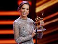 Mimpi Hilary Swank Nikahi Philip Schneider Jadi Nyata