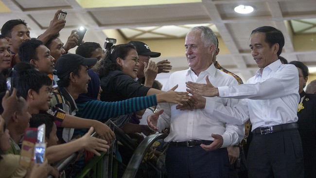 Presiden Joko Widodo dan Perdana Menteri Australia Malcolm Turnbull melakukan pertemuan bilateral di Laos membahas kerja sama impor daging dan penggemukan sapi.
