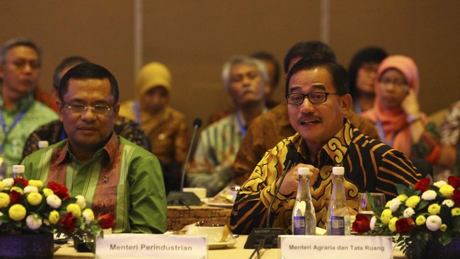 Direktur Relawan BPN Ferry Mursyidan Baldan merespons pernyataan Wakil Ketua TKN Jokowi-Ma'ruf, Moeldoko, yang mengatakan posko BPN mengganggu pemandangan.