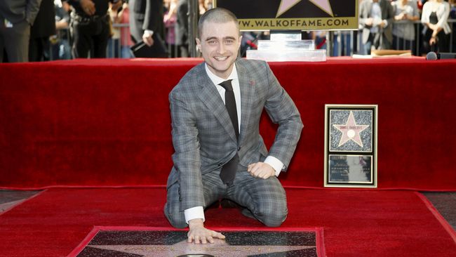 Bermain di beragam film usai Harry Potter berakhir, aktor Daniel Radcliffe tak ingin publik melupakan sosok penyihir berkacamata itu.
