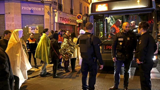 Kota tujuan wisata Paris melumpuh sejak Jumat (13/11) pasca serangan teroris. Wisatawan di Paris perlu mencermati panduan keselamatan ini.