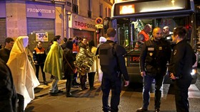 Tindakan Wisatawan di Paris Pasca Serangan Teroris