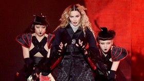 Madonna Batal Berkonser di Negeri Singa