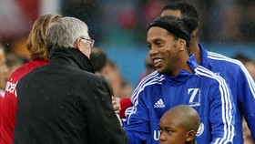 Ronaldinho Nyaris Tertimpa Lampu Lalu Lintas