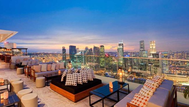 Bukan cuma Amerika yang memiliki rooftop bar. Kota-kota di Asia Tenggara pun memiliki rooftop bar dengan pemandangan yang spektakuler.