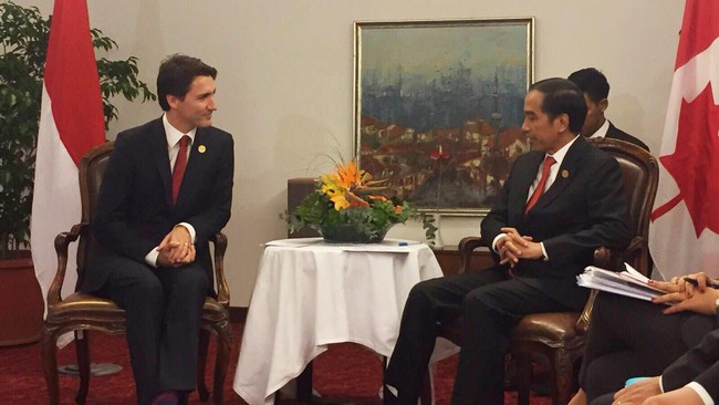 Presiden Jokowi meminta agar Kanada membuka pasar lebih besar bagi produk Indonesia, seperti karet, kertas, mebel, elektronik, alas kaki, kopi dan teh.