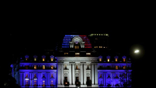 Film Made in France berkisah tentang seorang wartawan Muslim yang ingin menyingkap keberadaan jaringan teroris di Paris.