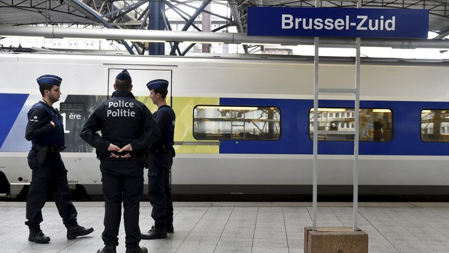 Otoritas Belgia menempatkan ibu kota Brussels dalam situasi waspada teror level tertinggi pada Sabtu (21/11, seminggu setelah serangan teror Paris.