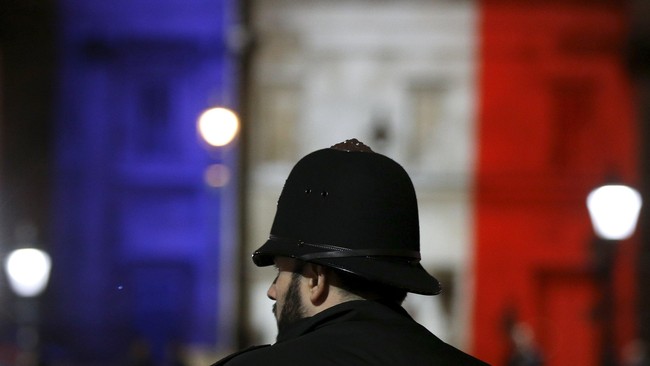 Terduga serangan mematikan di Paris yang ditangkap di Belgia bertambah jadi tujuh orang, namun satu orang lolos dari tangan polisi.