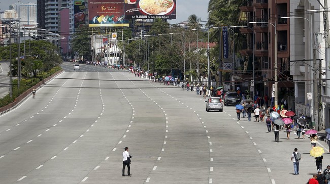 Human Rights watch melaporkan, ada ribuan warga yang ditahan dalam operasi pembersihan untuk "mempercantik" kota menjelang KTT APEC pada 16-19 November.
