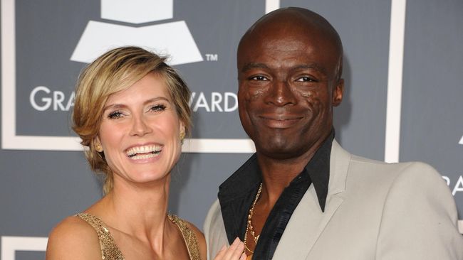Merasa sedikit terpaksa tiap tahun harus menjalani pesta janji pernikahan ulang, Seal mengaku melakukannya demi kebahagiaan Heidi Klum, istrinya saat itu.