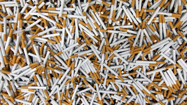 Potensi hilangnya penerimaan cukai terjadi lantaran pemerintah mengubah batas produksi rokok dari semula dua miliar batang menjadi tiga miliar batang rokok.