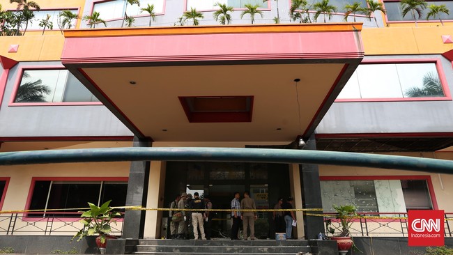 Irjen Tito Karnavian enggan menyebut ihwal tayangan CCTV di tempat kejadian untuk alasan penyelidikan.