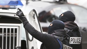 Polisi Perancis Diizinkan Bawa Senjata di Luar Jam Kerja