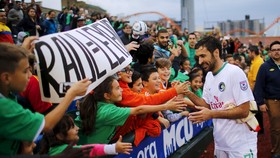 Raul Menggantung Sepatu dengan Gelar Terakhir