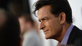 Charlie Sheen Tolak 'Gugatan HIV' dari Eks Kekasih