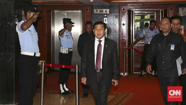 Setya Novanto menyalahkan eks Bendahara Umum Partai Demokrat Muhammad Nazaruddin yang secara serampangan menuduhnya terlibat kasus dugaan korupsi e-KTP.