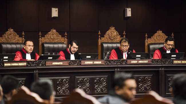 Perkawinan penganut aliran kepercayaan tidak dicatat pemerintah. Mereka tercancam kriminalisasi jika MK perluas makna perzinahan.