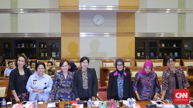 Anggota Fraksi PDI Perjuangan Masinton Pasaribu menyatakan data yang lengkap dibutuhkan untuk dikomparasi dengan penelusuran rekam jejak.