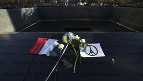 Pascateror Paris, Bendera Perancis Terjual Tiga Kali Lipat