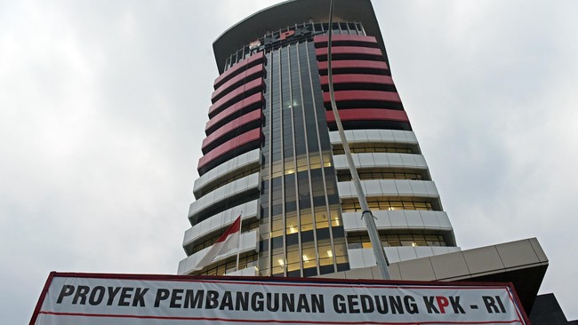 Dugaan mark up itu diungkapkan anggota Pansus Angket KPK, Mukhamad Misbakhun. Ia mengatakan bakal menyampaikan temuan itu pada momen yang tepat.