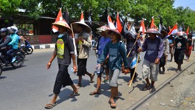 Warga Menangis Sambut PTUN Tolak Pabrik Semen di Pati