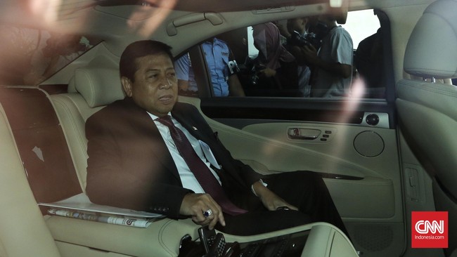 MKD, sesuai posisi dan fungsinya, bersidang hanya karena dan hanya untuk menentukan apakah pertemuan Setya Novanto etis atau tidak. Hanya sampai itu saja.