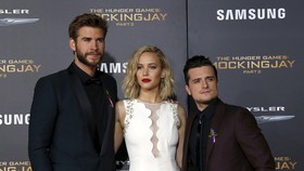 Jennifer Lawrence Diam-diam Mencium Liam Hemsworth