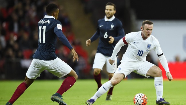 Roy Hodgson menegaskan Wayne Rooney akan bersaing ketat dengan penyerang Inggris lainnya untuk memperebutkan tempat di tim utama Inggris pada Piala Eropa nanti.